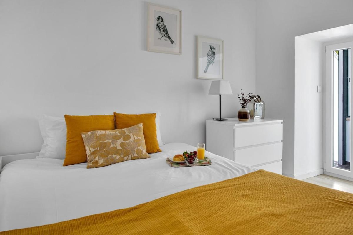 Modern 2 Bedroom Apartment In Estrela With Outside Terrace! Amazing For Families, Couples, Friends Lisboa Extérieur photo
