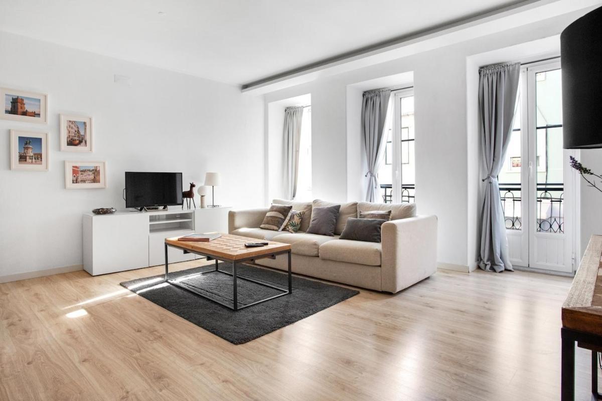 Modern 2 Bedroom Apartment In Estrela With Outside Terrace! Amazing For Families, Couples, Friends Lisboa Extérieur photo