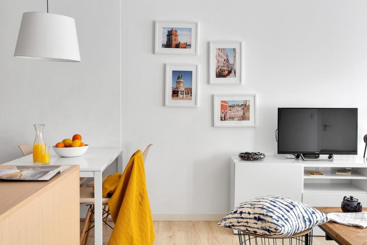 Modern 2 Bedroom Apartment In Estrela With Outside Terrace! Amazing For Families, Couples, Friends Lisboa Extérieur photo
