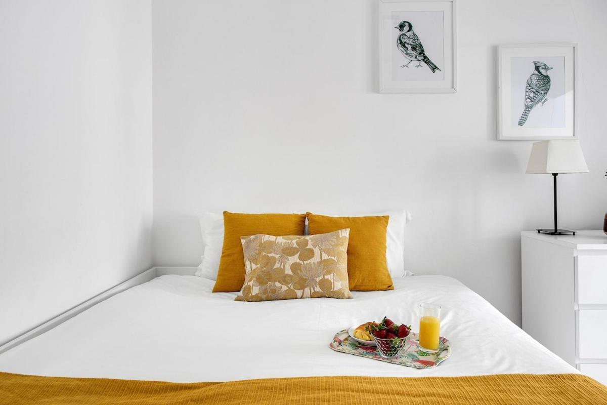 Modern 2 Bedroom Apartment In Estrela With Outside Terrace! Amazing For Families, Couples, Friends Lisboa Extérieur photo